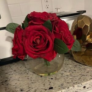 Artificial Silk Roses Fake Flowers Arrangement in Round Clear